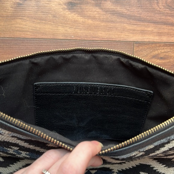 Southwest Print Large Forever21 Zip Clutch - Picture 3 of 4